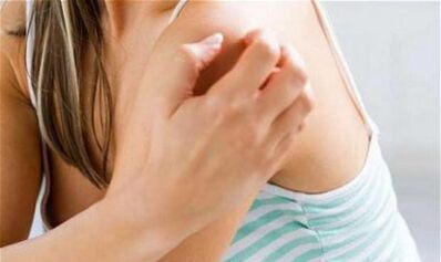 Meedchen kraazt hir Schëller